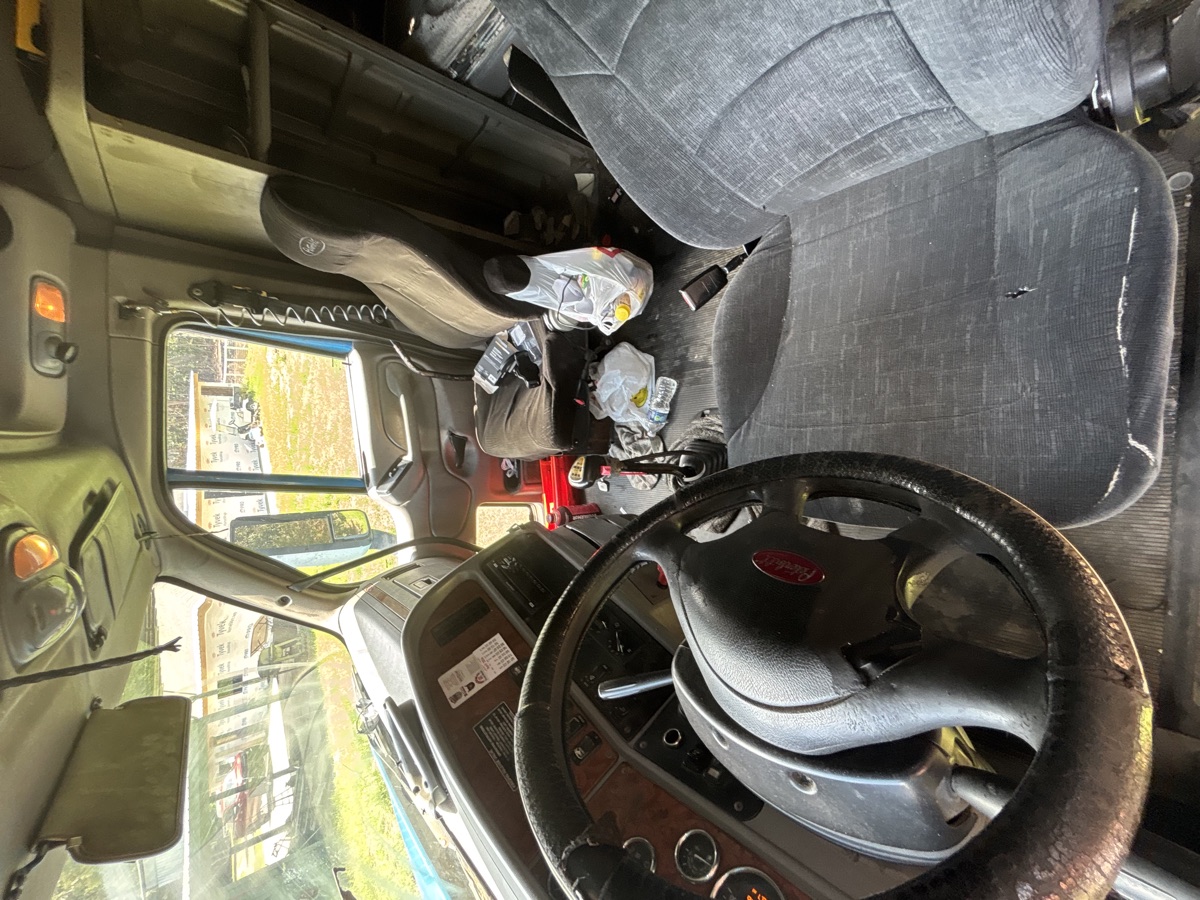 2010 Peterbilt 387 — view 1