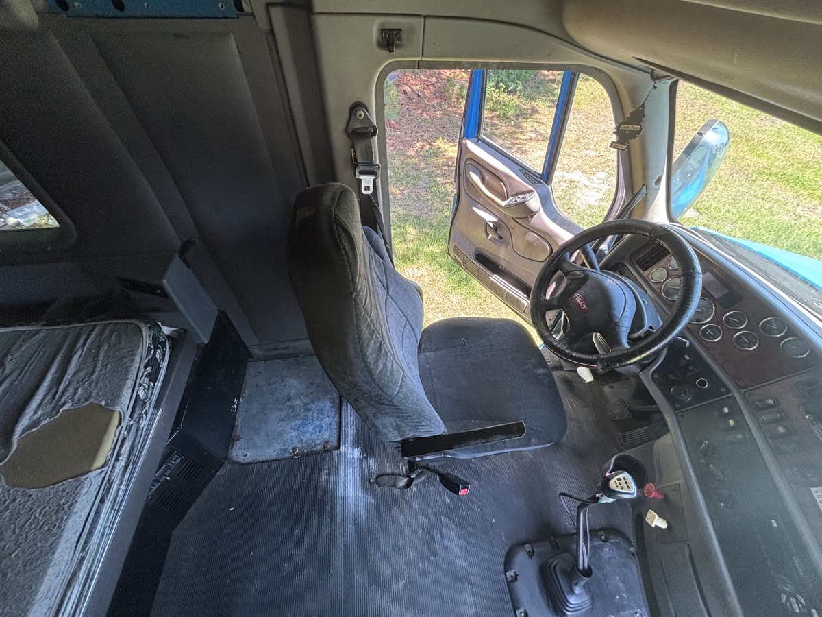 2010 Peterbilt 387 — view 2