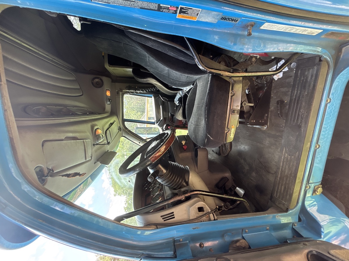 2010 Peterbilt 387 — view 4