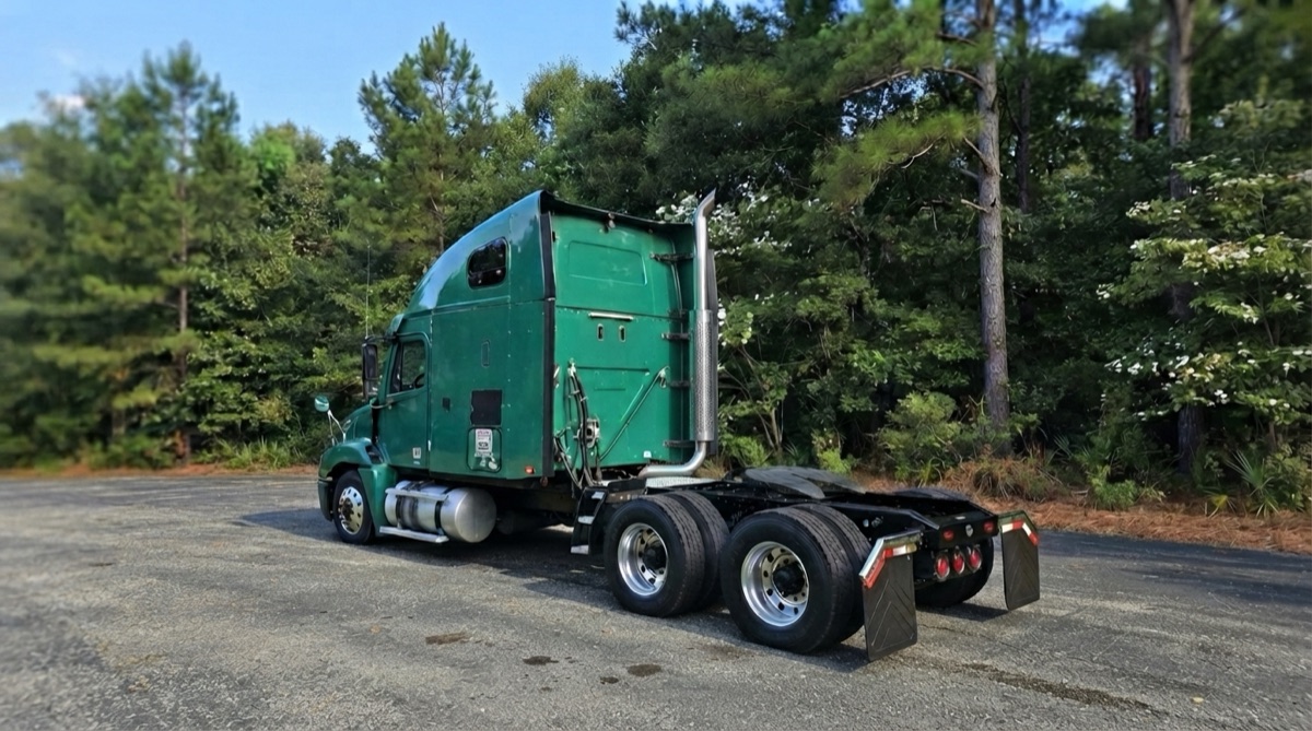 2006 Freightliner C120 Century Class — view 3