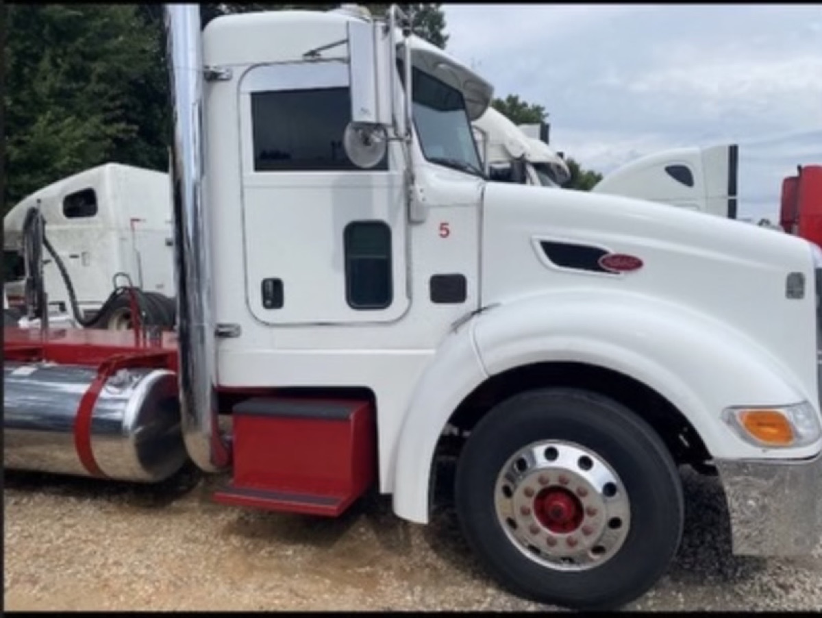 2008 Peterbilt 386 UltraCab Fat Boy — side close